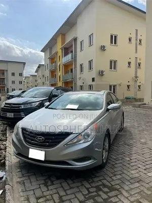 Hyundai Sonata Limited Sedan FWD (2.4L 4cyl 6A) 2011 Silver