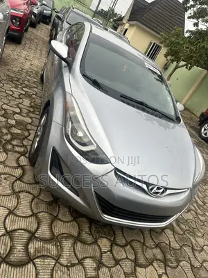 Hyundai Elantra Limited Sedan FWD (1.8L 4cyl 6A) 2016 Silver