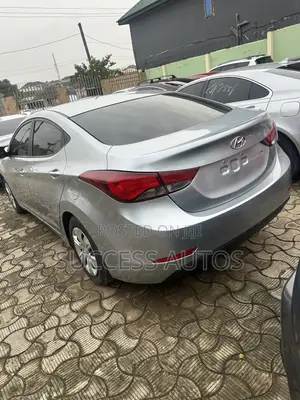Hyundai Elantra Limited Sedan FWD (1.8L 4cyl 6A) 2016 Silver