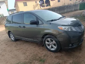 Toyota Sienna 2014 Green