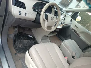 Toyota Sienna 2014 Green