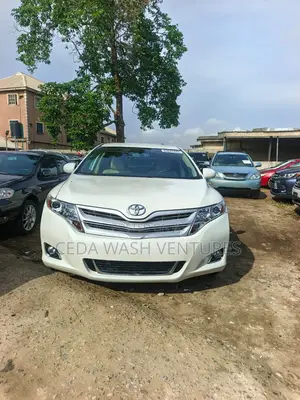 Toyota Venza LE 2010 White