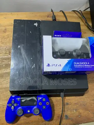 Ps4 With Two Pads