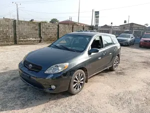 Toyota Matrix Hatchback FWD (1.8L 4cyl 5M) 2005 Gray