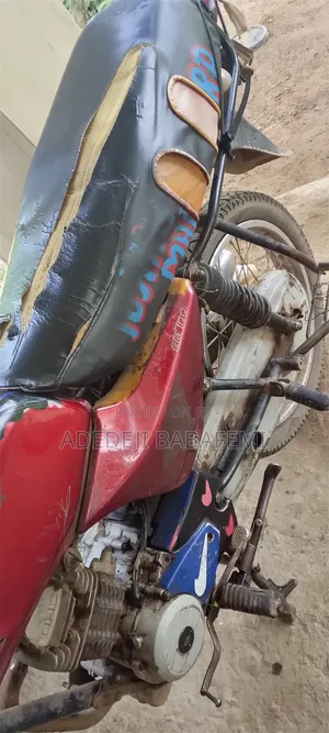 Bajaj Boxer 100 2024 Red
