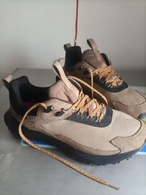 Timberland Low Lace-Up Waterproof Sneaker