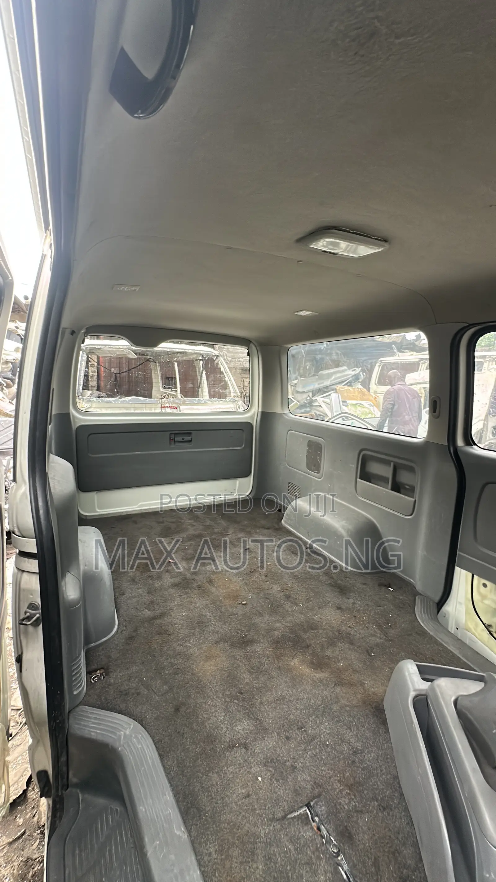 Toyota HiAce 2010 White