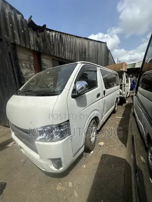 Toyota HiAce 2010 White