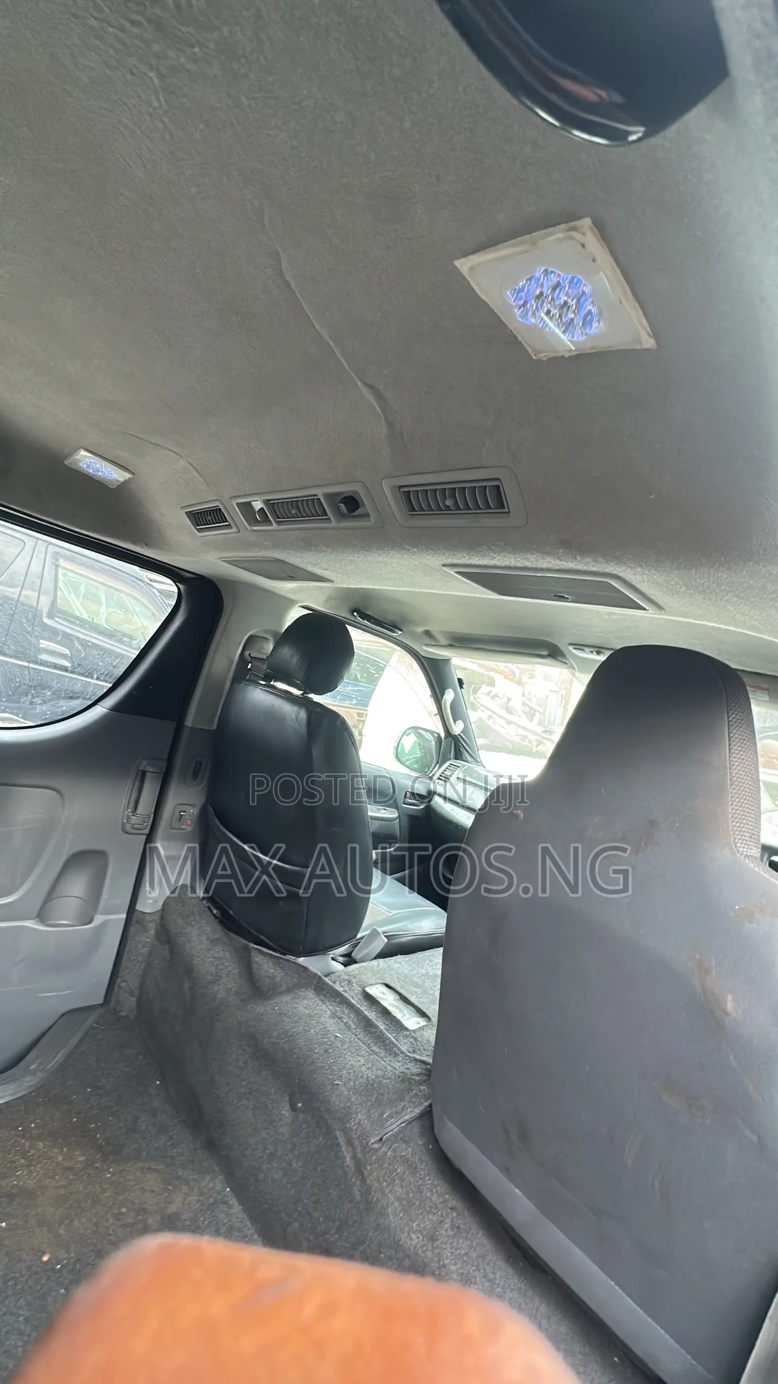 Toyota HiAce 2010 White