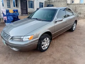 Toyota Camry 2000 Gray