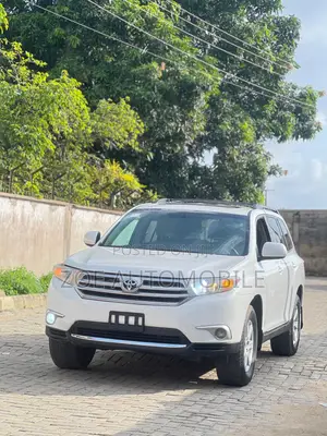 Toyota Highlander SE 2012 White
