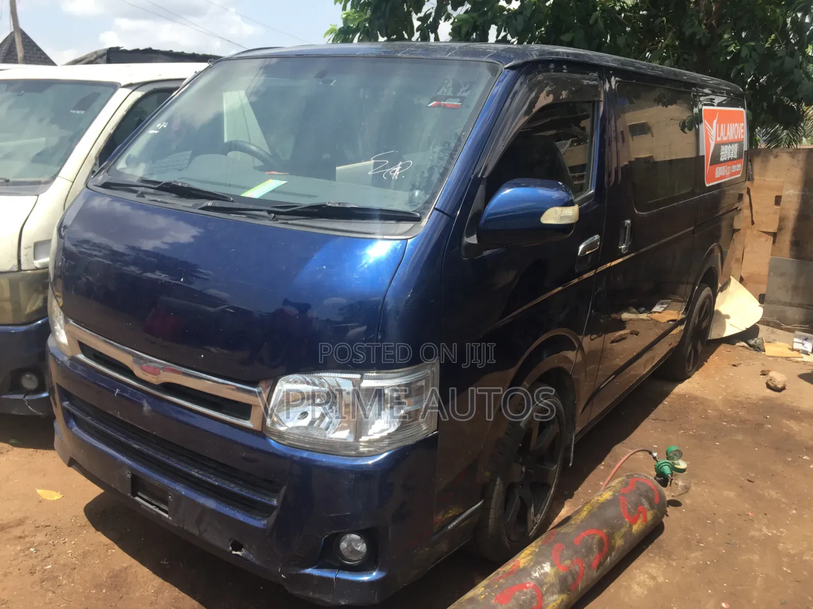 Toyota HiAce 2012 Blue