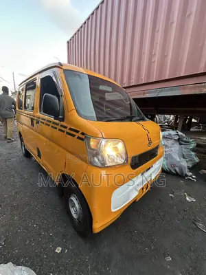Daihatsu Hijet 2010 Yellow