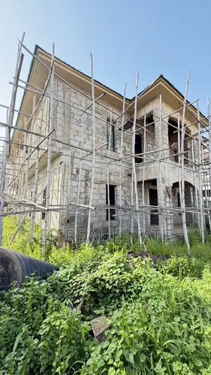5bdrm Duplex in Dakwo District for sale