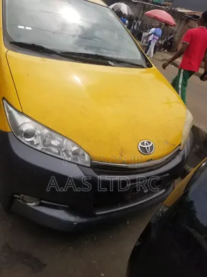Toyota Wish 2013 Yellow