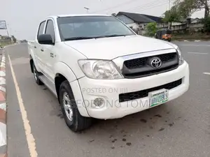 Toyota Hilux 2009 White