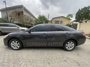 Toyota Camry LE 4dr Sedan (2.5L 4cyl 6A) 2011 Gray