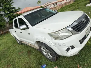 Toyota Hilux 2012 White