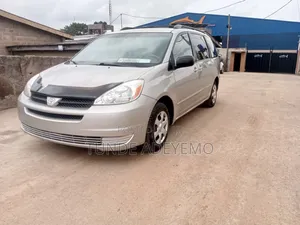 Toyota Sienta 2007 Silver
