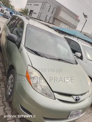 Toyota Sienna LE 8 Passenger 2010 Green