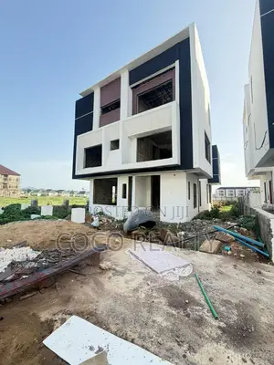 5bdrm Duplex in Lugbe District for sale