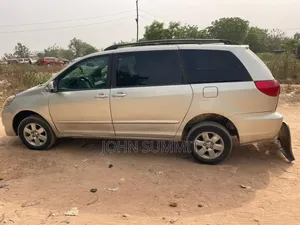 Toyota Sienna LE FWD 2006 Gold