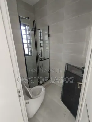 3bdrm Apartment in Lekki Phase 1 for rent