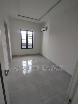 3bdrm Apartment in Lekki Phase 1 for rent