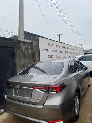 Toyota Corolla XLE 2021 Gray