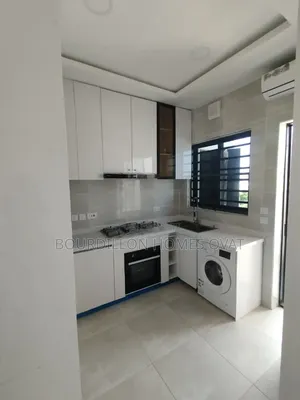 3bdrm Apartment in Lekki Phase 1 for rent