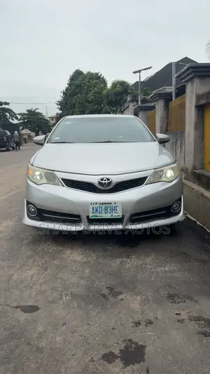 Toyota Camry SE 4dr Sedan (2.5L 4cyl 6A) 2014 Silver