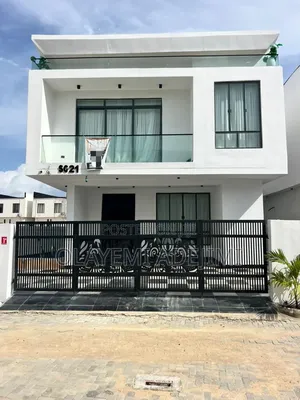 5bdrm Duplex in Chevron for sale