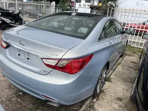 Hyundai Sonata Limited 2.0T Sedan (2.0L 4cyl 6A) 2013 Blue