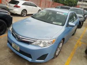 Toyota Camry LE 4dr Sedan (2.5L 4cyl 6A) 2014 Blue
