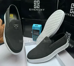 Givenchy Men's Black Shoes Aku 6d