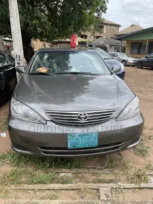 Toyota Camry SE V6 4dr Sedan (3.3L 6cyl 5A) 2004 Gray