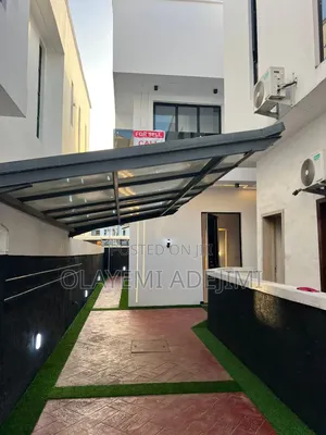 4bdrm Duplex in Chevron for sale