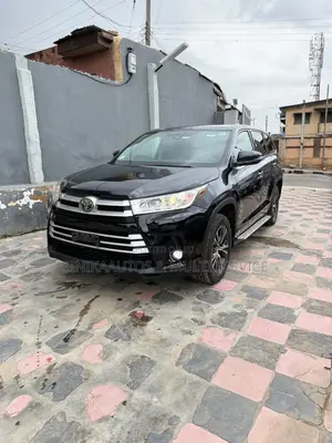 Toyota Highlander LE 4x4 V6 (3.5L 6cyl 8A) 2018 Black