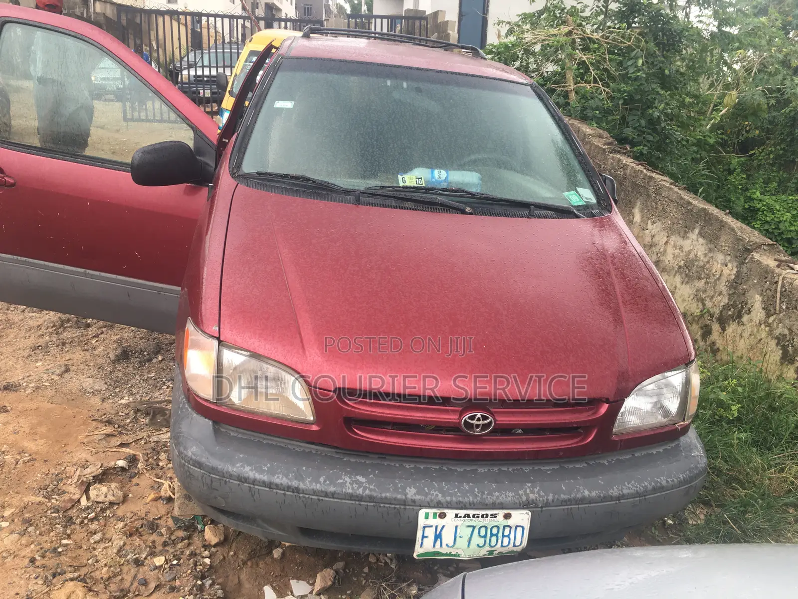 Toyota Sienna 2000 Red