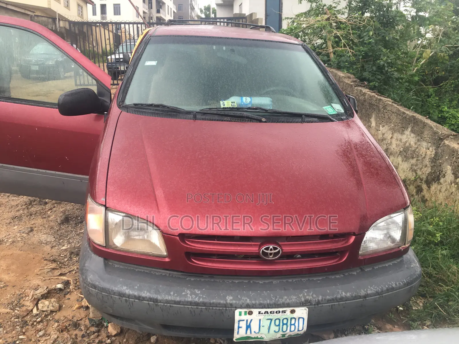 Toyota Sienna 2000 Red