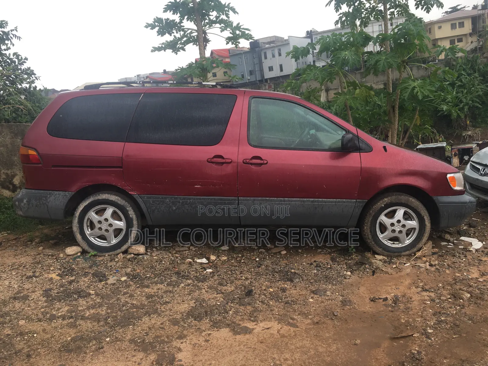 Toyota Sienna 2000 Red