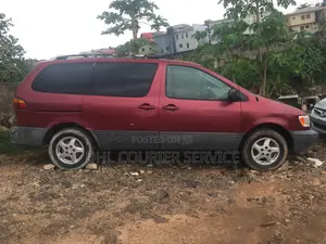 Toyota Sienna 2000 Red