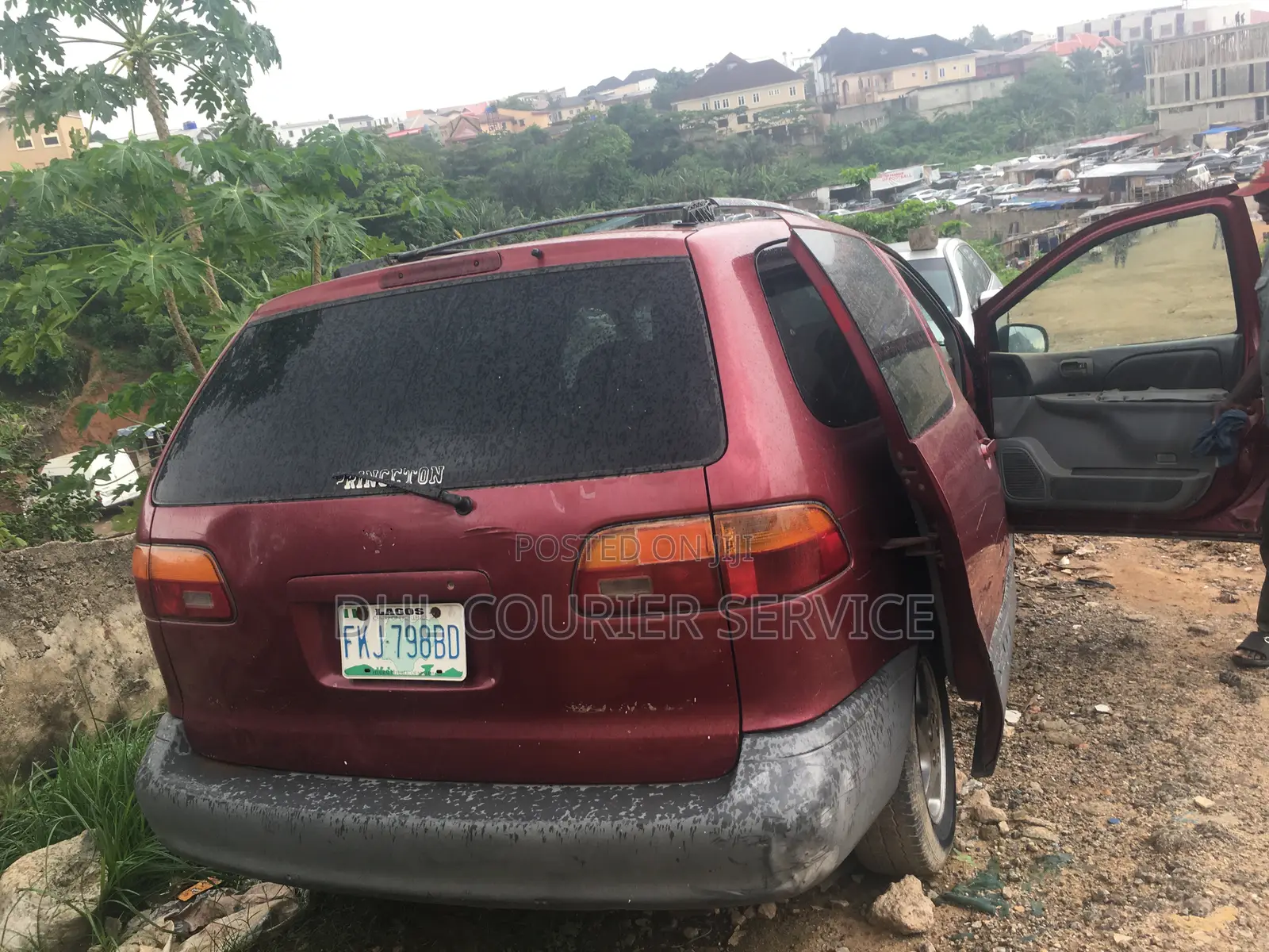 Toyota Sienna 2000 Red