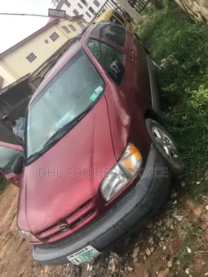 Toyota Sienna 2000 Red