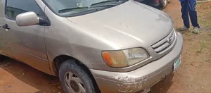Toyota Sienna 2001 Gold