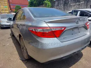 Toyota Camry 2015 Silver