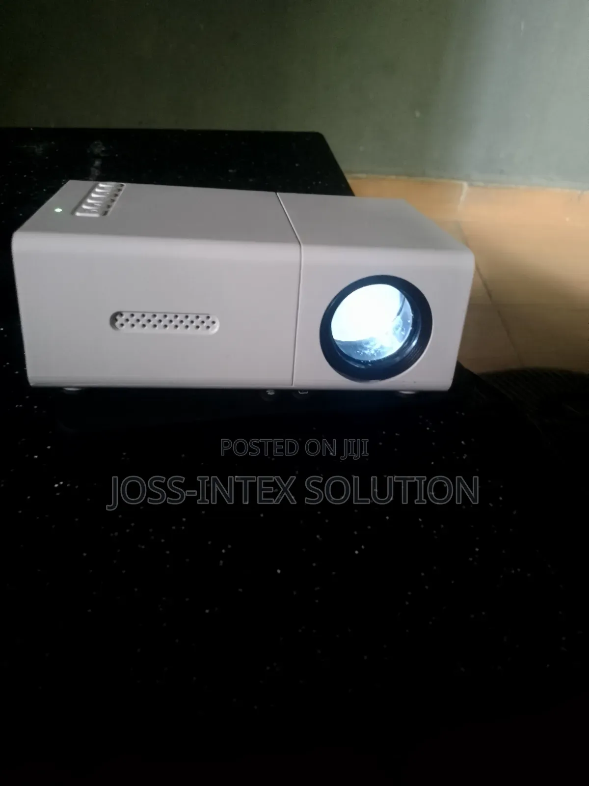 Projector With Screen for Rent