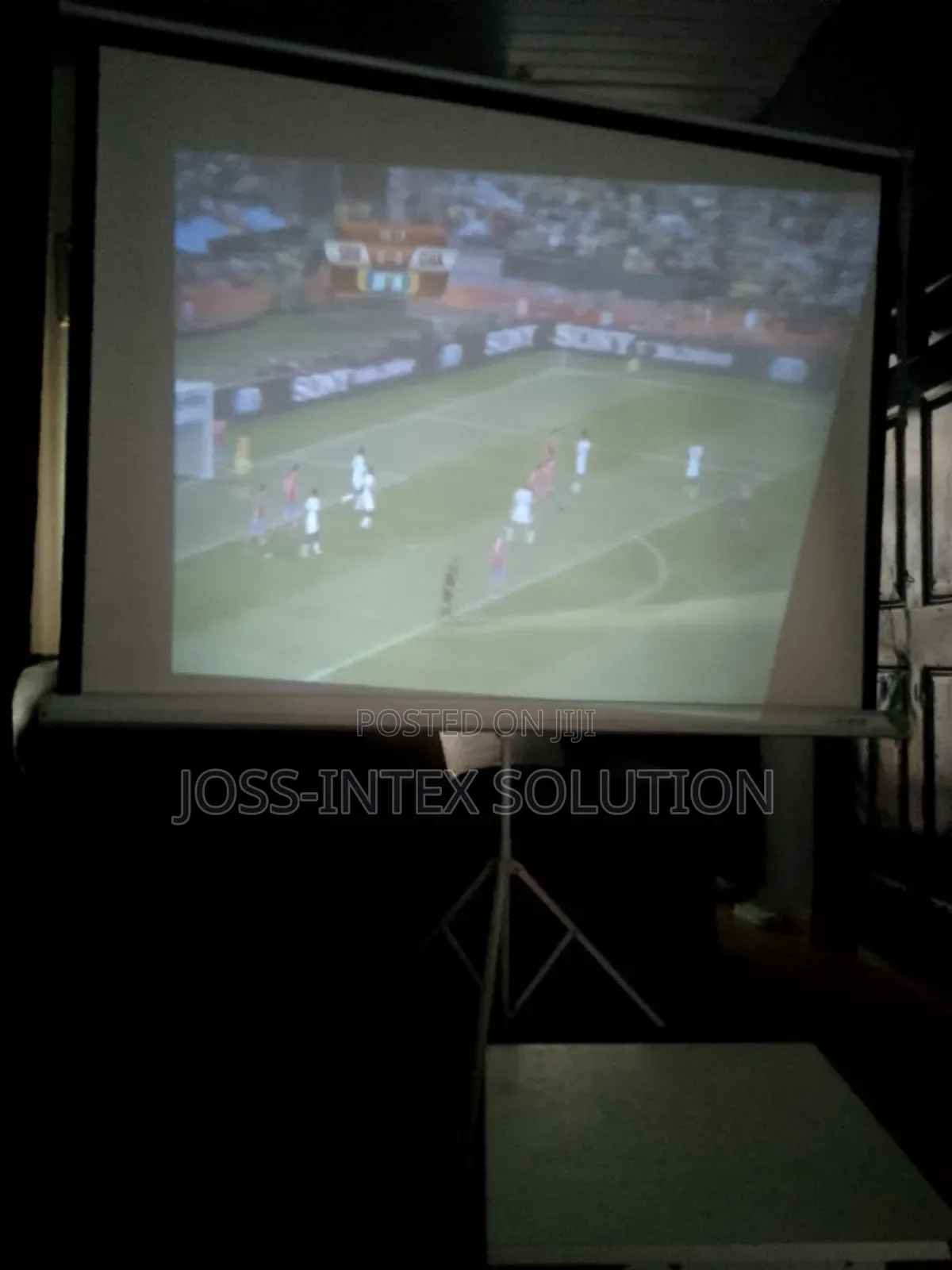 Projector With Screen for Rent