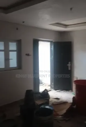 3bdrm Block of Flats in Refinery Road, Warri for rent