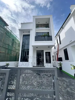 5bdrm Duplex in Chevron for sale
